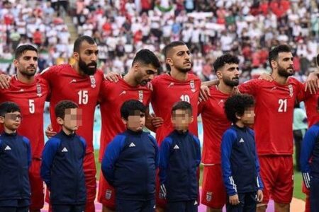 【サッカーW杯】イラン代表が国歌斉唱を拒否、反政府デモへの団結を示す