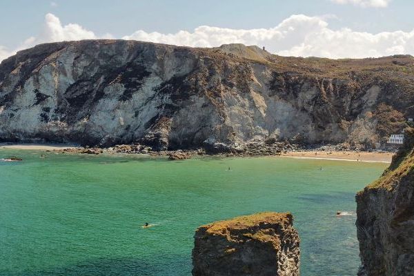 イギリスの美しい海が茶色に濁る…下水の放出が原因か？