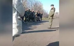 ロシアの動員兵の妻たちが、夫を見つけるためにウクライナ領へ、指揮官を非難