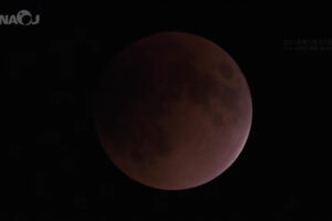 予兆か？米中間選挙の8日に不吉なブラッドムーン
