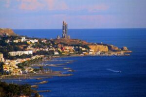 アルツハイマーを患っていた夫が妻を殺害、刃物で20回以上刺す【スペイン】