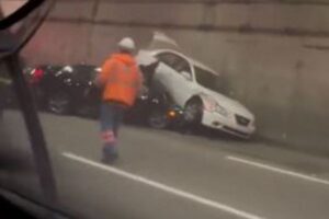 テスラの自動運転ソフトウェアが誤作動か？8台が玉突き事故【アメリカ】