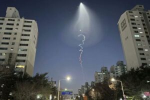 韓国上空にUFOが出現？奇妙な光が浮かび、ネット騒然