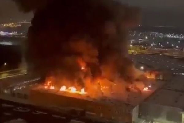 【ロシア】モスクワ郊外のショッピングモールで大規模な火災が発生、1人死亡