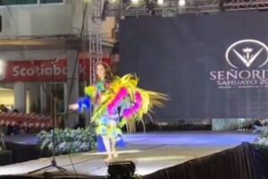 美人コンテストのステージで、女性がマイクを持った瞬間に感電【メキシコ】