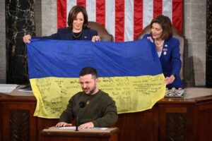米連邦議会で演説したゼレンスキー大統領を、批判するアメリカ人とは？