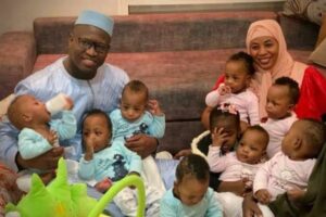 昨年9つ子を授かった夫婦、ようやく赤ん坊を連れて母国へ帰還