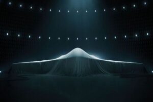 アメリカ軍が、次世代ステルス長距離爆撃機「B-21レイダー」を公開