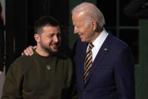 ウクライナのゼレンスキー大統領がアメリカに到着、バイデン大統領と会談