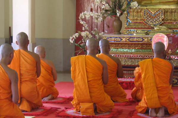タイの寺院、僧侶が麻薬検査にひっかかり、もぬけの殻に