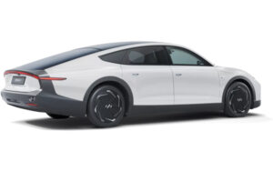 一般販売向けソーラーカーが世界で初めて生産開始