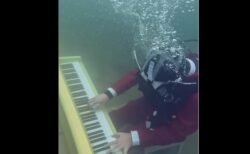 海底でピアノを弾いたらどうなる？英男性が潜って演奏に挑戦【動画】