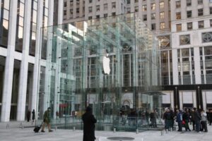 300個のiPhoneを購入した男性、車に戻る途中、強盗に奪われてしまう