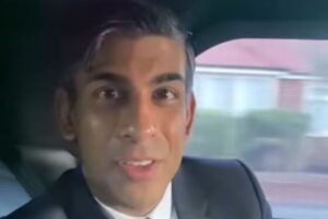 英のスナク首相、車内でシートベルをしていない動画を投稿、警察が捜査