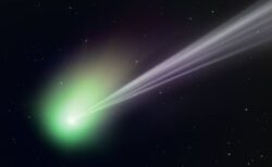 地球に接近中の緑色の彗星、天体写真家が見事な姿を撮影
