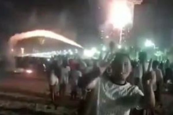 新年を祝っていた女性がロケット花火の直撃で死亡、胸に刺さり爆発【ブラジル】