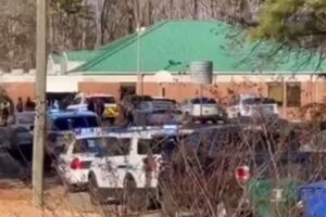 米の小学校で発砲事件、1年生の生徒が女性教師を拳銃で撃つ