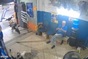 自動車部品の店で、男性が2度も義父をケガさせてしまう【動画】