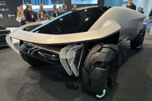 CES2023で目撃されたデロリアンのEVプロトタイプがかっこいい