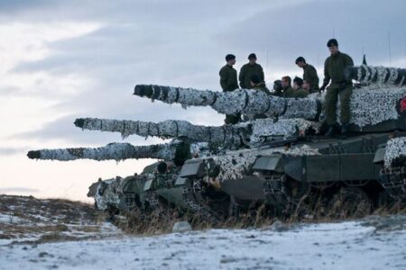 ドイツ国防相、ウクライナに「レオパルト2」を供与するか決断を下さず