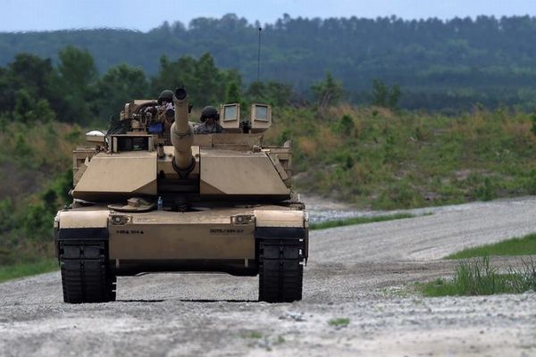 米国防長官、戦車「エイブラムス」によるウクライナ軍の訓練を実施すると発表
