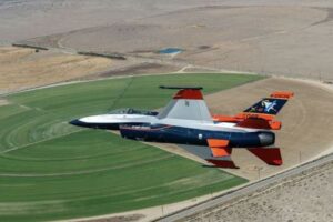 AIに完全制御されたF-16戦闘機、テストで初めて空中戦に成功