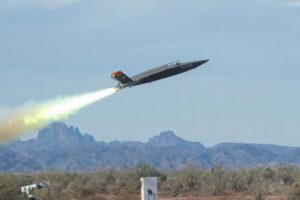 米軍の新しいドローン、「サンダーバード2号」に似ていた！