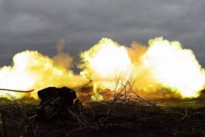 バフムトでウクライナ軍が孤立しつつある、ロシア軍はさらに兵を戦場に投入