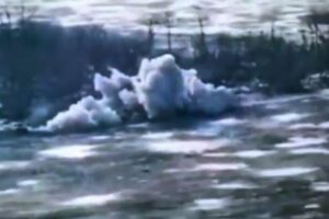 ロシア軍がウクライナ東部で攻撃失敗、30台の戦闘車両を失う【動画】