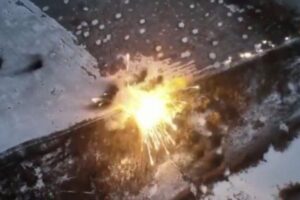 ロシア軍のロケット砲を撃破、延々と爆発し続ける映像が凄まじい