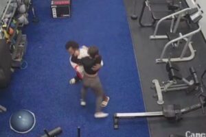 ジムでレイプされそうになった女性、自らの力で男を撃退【動画】