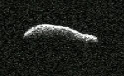 ポテトの形をした小惑星が地球を無事に通過、詳細な観測が行われる