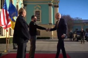 バイデン大統領がウクライナを電撃訪問、戦争中の首都を訪れるのは異例