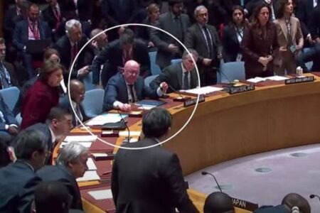 国連安保理で皆がウクライナのために黙祷、ロシア大使が「ちょ、ちょっと待った」