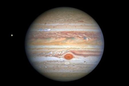 木星を周回する衛星を新たに12個発見、太陽系で最多の92個となる
