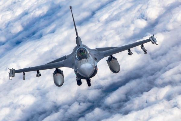 米、ウクライナ軍パイロットへの「F-16」戦闘機訓練の支援を決定