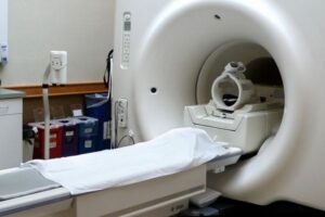 【ブラジル】弁護士が銃を所持したままMRIの検査室へ、磁力により暴発し死亡