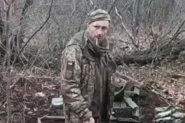 ウクライナ兵の捕虜が、ロシア兵に銃殺される残虐な映像が浮上