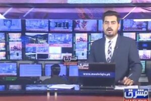 地震の激しい揺れにも動じず、冷静に報じた男性アナウンサーが話題に【パキスタン】