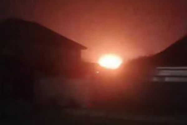 クリミア半島で大規模な爆発、ロシア軍のミサイルを破壊か【動画】