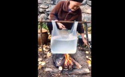 レジ袋で魚を煮ている!? 投稿された動画に視聴者の頭が混乱