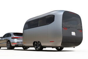 ポルシェがキャンピングトレーラーを発表、デザインが異次元