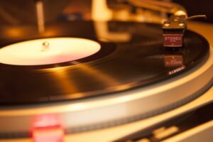 アナログレコードが人気、アメリカでCDの売り上げを抜く