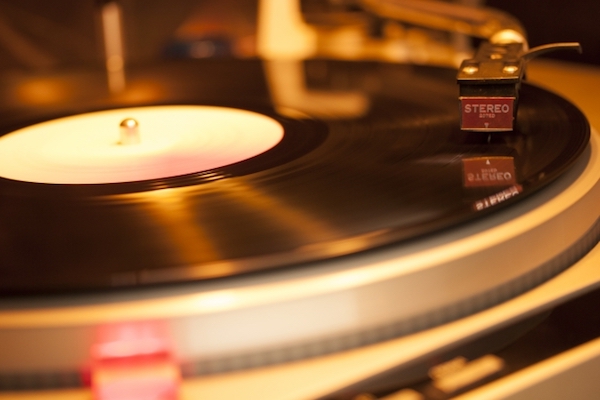 アナログレコードが人気、アメリカでCDの売り上げを抜く