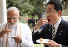 岸田首相がインドで「ゴルガッパ」を食べる動画、現地の話題に