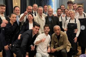 オバマ元大統領、スピルバーグ監督、スプリングスティーンが、スペインのレストランを訪問