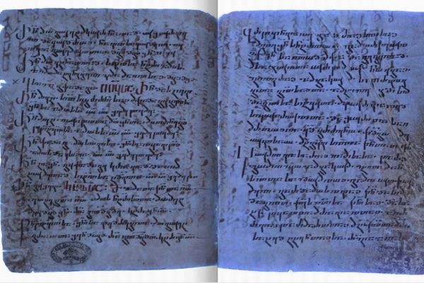 科学者がUVライトを使い、新約聖書で消された1500年前の文章を発見
