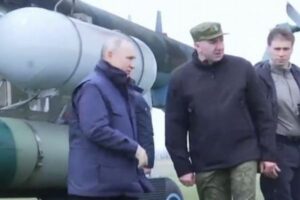 ロシアのプーチン大統領が、ウクライナにある軍司令部を訪問