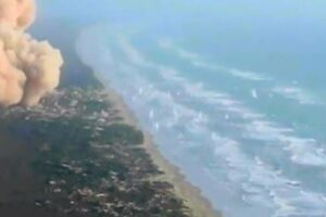 「スターシップ」の打ち上げで、破片が海にも大量に飛び散っていた！