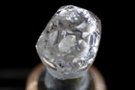 ダイヤモンドの中にダイヤ…超レアな原石をインドの企業が発見